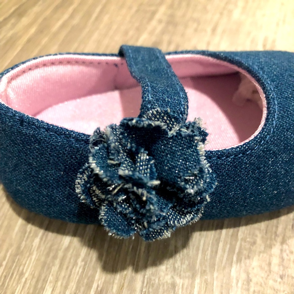 π 3/$9 π Baby Bβgosh Shoes π - Picture 3 of 6